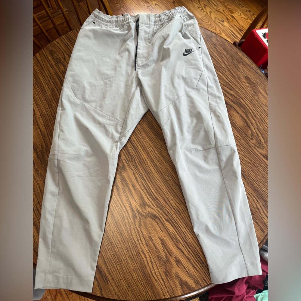 Never worn Nike sweatpants great outdoor material size large